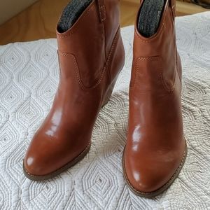 NWOT Bandolio wedge booties